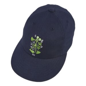 Vorder- und Draufsicht einer dunkelblauen 6-Panel-Cap von Lousy Livin mit einer neongrünen Alien-Stickerei auf der Front und leicht gebogenem Schirm.